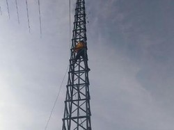 Diduga Stres, WNA Afganistan Panjat Tower HT Imigrasi Jayapura