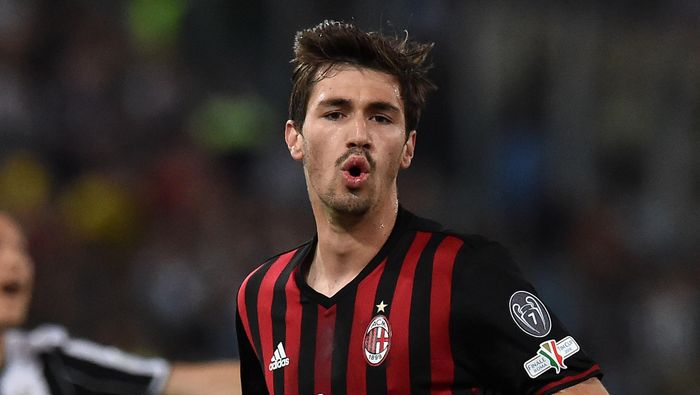 Alessio Romagnoli ROME, ITALY - MAY 21: Alessio Romagnoli of AC Milan in action during the TIM Cup match between AC Milan and Juventus FC at Stadio Olimpico on May 21, 2016 in Rome, Italy. (Photo by Giuseppe Bellini/Getty Images)