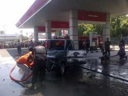 Pick Up Milik Ketua BPBD Situbondo Hangus Terbakar di SPBU