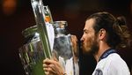 Nostalgia Bale Bersama Trofi-trofi di Real Madrid