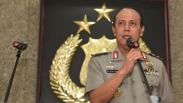 Istri Petinggi Polri Kecelakaan Mobil dengan Transjakarta