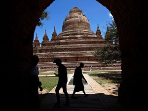 Pagoda dan Kuil Rusak Imbas Gempa di Myanmar