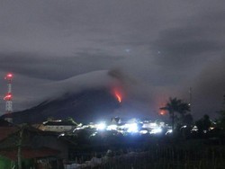 Awan Panas Masih Meluncur dari Sinabung, Warga Diimbau Jauhi Zona Merah