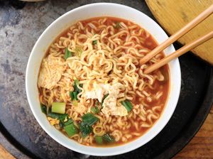 Ini 10 Cara Menyantap Ramen yang Tepat Agar Rasanya Maksimal (1)