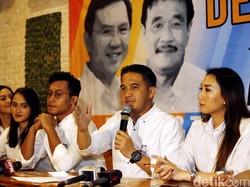 Relawan Ahok-Djarot Muncul, Kirim Roti Buaya ke Balaikota