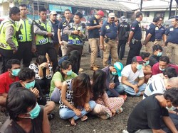 Polisi Razia Kampung Bahari: 19 Orang Positif Narkoba, 23 Paket Sabu Disita