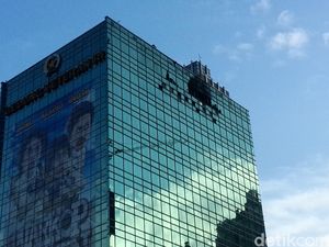 Asap Masih Terlihat di Gedung Veteran RI