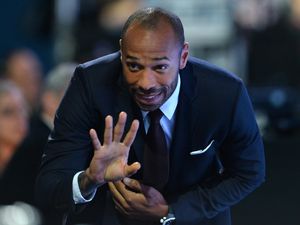 Posisi Wenger Digoyang, Henry Nyatakan Minat Latih Arsenal
