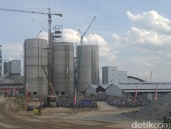 Tenda Massa Pendukung dan Penolak Pabrik Semen Rembang Dirusak