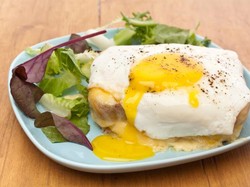 Croque Madame Komplet dengan Telur Enak untuk Makan Malam