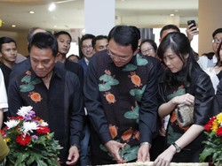 Gubernur Basuki Tjahaja Purnama Meresmikan Bazaar Art Jakarta 2016