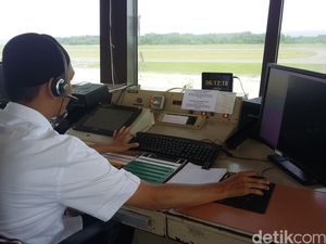 Melihat Kerja Polantas Udara di Tower ATC Bandara Sepinggan Balikpapan