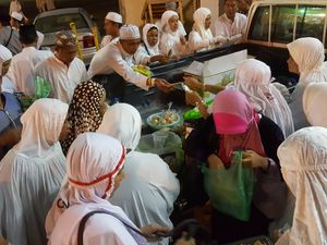 Toko-toko di Arab Saudi Kini Boleh Buka saat Waktu Salat