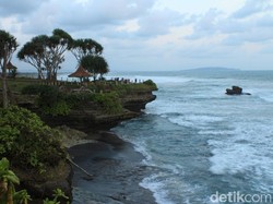 Libur Akhir Pekan, Yuk ke Pantai Batu Hiu di Pangandaran