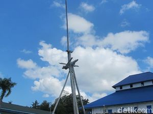 Tiang Bendera Ratusan Tahun yang Tak Pernah Tumbang