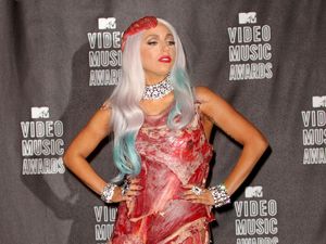 Lady Gaga Tinggalkan Baju Daging yang Menghebohkan, Ini Alasannya