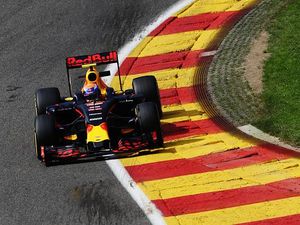 Verstappen Kuasai Sesi Kedua, Red Bull 1-2 Verstappen Kuasai Sesi Kedua, Red Bull 1-2