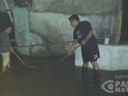Banjir 1 Meter di Kebagusan, Warga Pilih Memancing dan Menyerok Ikan