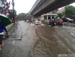 Genangan di Ruas Jalan Antasari Rutin Terjadi Saat Hujan Deras Datang
