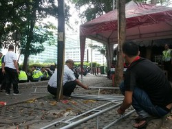 Setelah Dibongkar Satpol PP, Tenda Markas Pewarta Foto di HI Berdiri Tegak Lagi