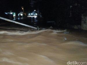 Begini Penampakan Luapan Kali Krukut dan Dampaknya di Mampang