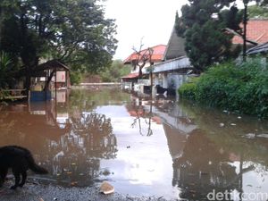 Tolong! Kompleks Perumahan CPM di Jalan Prapanca Banjir Hingga 2 Meter