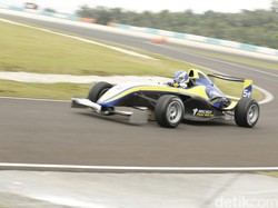 Ototest: Beraksi ala Pebalap Formula di Sirkuit Sepang