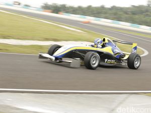 Ototest: Beraksi ala Pebalap Formula di Sirkuit Sepang Ototest: Beraksi ala Pebalap Formula di Sirkuit Sepang