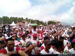 Lautan Tumpeng Apel & Tangki Susu di Nongkojajar Festival 2016
