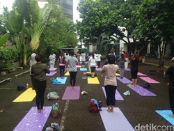 Serunya Habiskan Akhir Pekan dengan Yoga Bersama Komunitas Healthy Friends