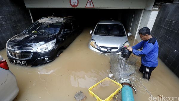 Air di Basement Kemang Square Disedot