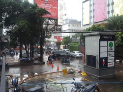 Hujan Deras Kembali Guyur Kemang, Penyedotan Air di Basement Tetap Lanjut