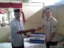 Hari Kedua, Risers Berbagi dengan Warga