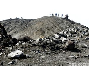 Bencana Tak Melunturkan Keindahan Gunung Krakatau