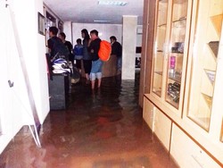 Kagetnya Dwiki Dharmawan Sekolah Musiknya di Jaksel Pertama Kali Kebanjiran