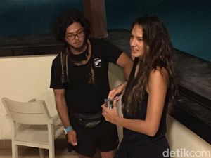 Permintaan Lola Amaria Terhadap Ramon Y Tungka di Labuan Hati Permintaan Lola Amaria Terhadap Ramon Y Tungka di Labuan Hati