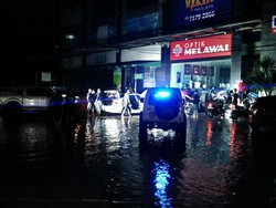 Banjir di Jalan Kemang Raya Sudah Surut, Motor Bisa Melintas