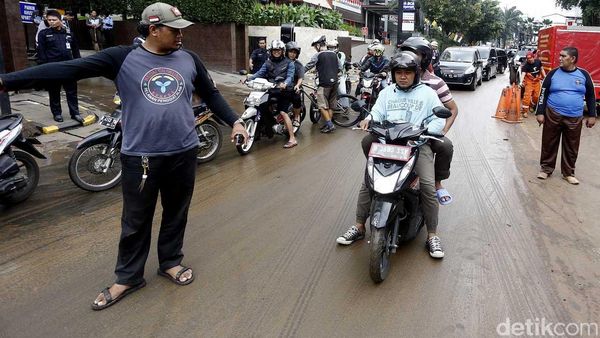 Jalan Kemang Raya Masih Ditutup