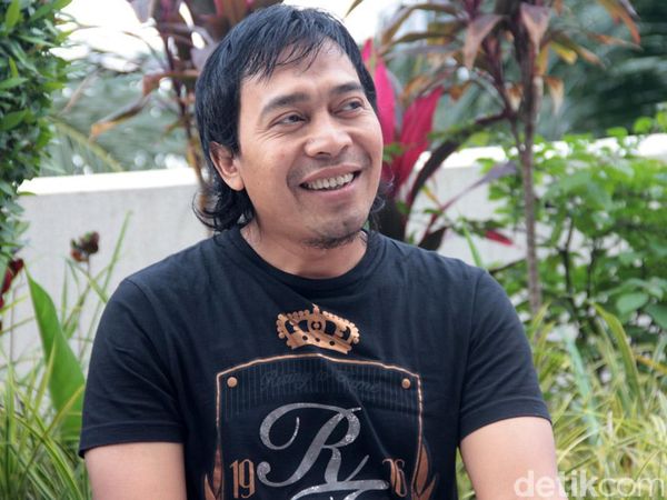Bukan Cuma Awkarin, Deretan Artis Ini Juga Terjun Jadi Relawan Gempa