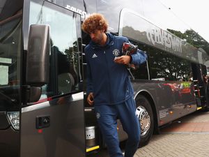 MU Menang, Fellaini Cedera Punggung