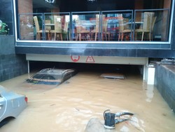 Air di Basement Kemang Square Disedot, Atap Mobil yang Terendam Mulai Tampak