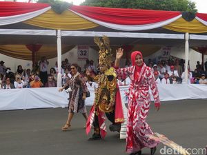 So Sweet, Ketika Menteri Susi Pudjiastuti Jongkok Demi Menolong Anak Kecil