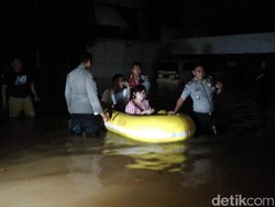 Wakapolda Metro: Warga Korban Banjir di Kemang yang Tak Ngungsi Disuplai Makanan