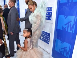 Mischka Aoki, Desainer Asal Indonesia Rancang Baju Blue Ivy di MTV VMA 2016