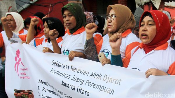 Puluhan Ibu Dukung Ahok-Djarot