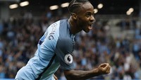Namun City berhasil mengendalikan permainan di sisa waktu dan mampu menambah satu gol di penghujung laga lewat Sterling. Reuters/Darren Staples.