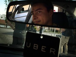 Ratusan Ribu Warga London Protes Izin Uber Dicabut