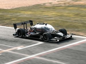 Mobil Balap yang Tak Butuh Sopir