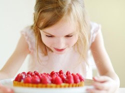 Agar Gigi si Kecil Tak Mudah Berlubang, Perhatikan 4 Hal Ini Saat Anak Makan