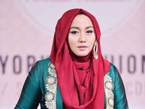 Profil Anniesa Hasibuan Istri Bos First Travel yang Diciduk Polisi